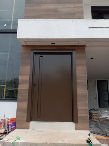 Porta em ACM com puxador cava