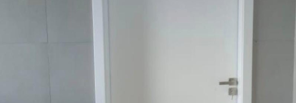 PL 1 Porta Lisa Encabeçada Semi Sólida Acabada Branca 60/70/80x210
